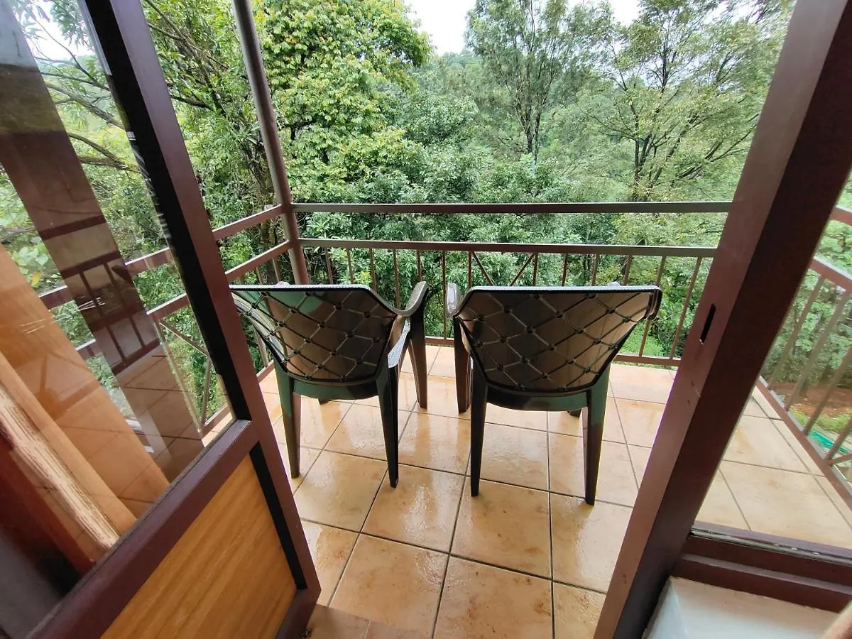 فندق Eco Exotica مونار